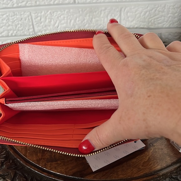 FLORENTINE LARGE ZIP AROUND WRISTLET - Picture 11 of 14